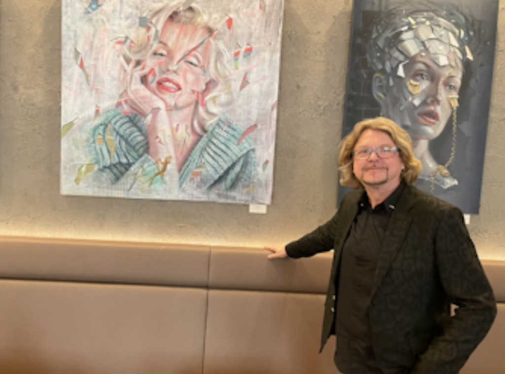 Jörg Wolke zeigt sein Bild der Marilyn Monroe