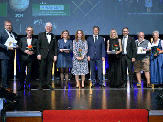v.l.n.r.: Ulrich Seier, Gesellschafter mit Michael Fredrich und Frank von der Geest, Geschäftsführer, Tief- und Rohrleitungsbau Wilhelm Wähler GmbH & Co. KG Sarah Witt, Innendienstmitarbeiterin mit Stephanie Schurisch, Personalwesen, Rehaform GmbH Dieter Peters, Annabell Tenrbink und Frank Wessels, Managing Director, Tenbrink ProjektPlan GmbH Bernhard Sitter sen. mit Petra Sitter, Geschäftsführer, 1. Bier und Wohlfühlhotel Gut Riedelsbach GmbH & Co. KG Foto: © Susanne Kurz | Oskar-Patzelt-Stiftung