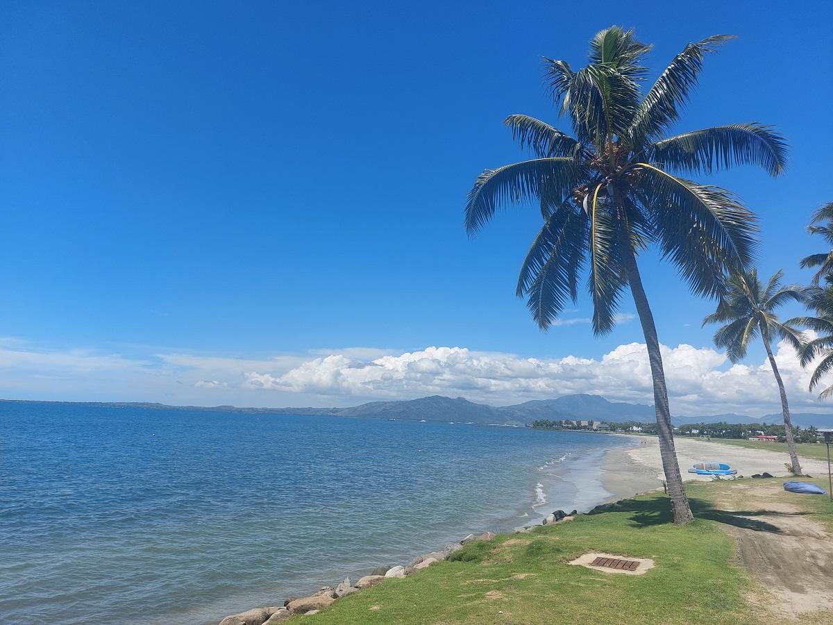 Kilometerlanger Strand am Hilton-Hotel Denarau