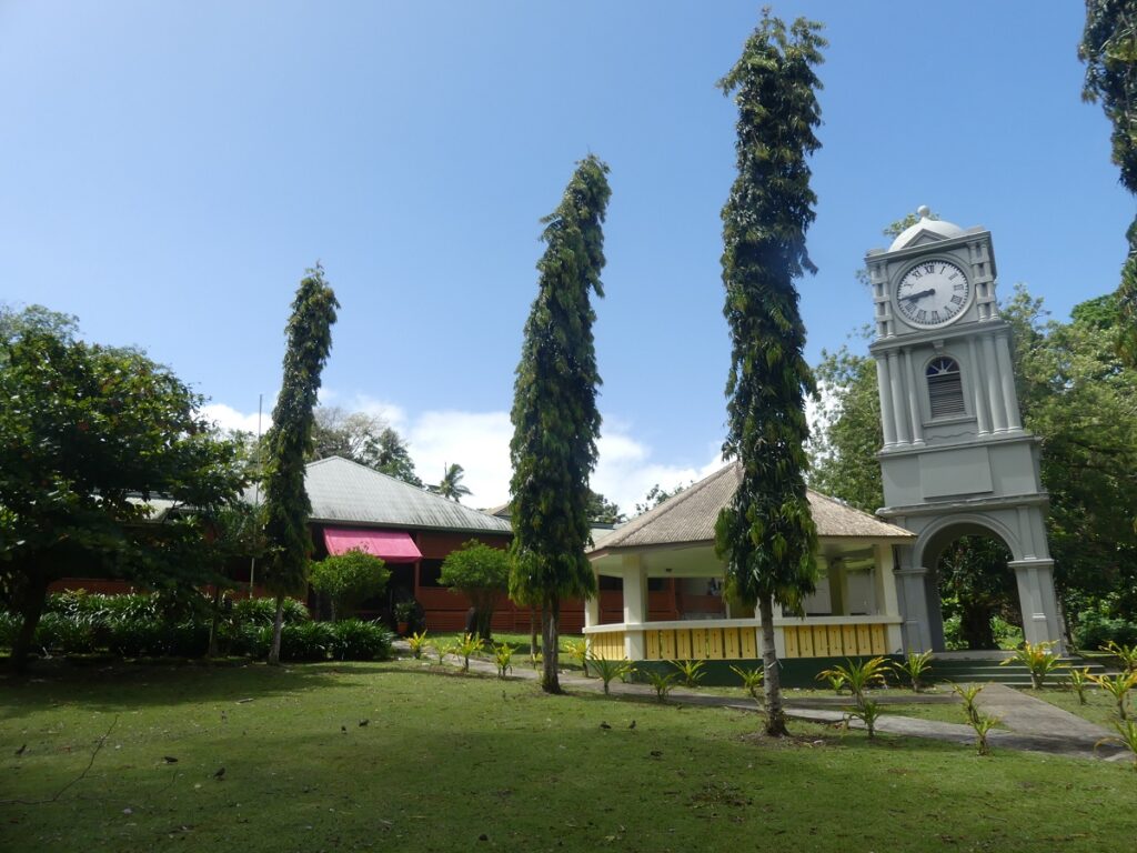 Das Fiji-Museum im Botanischen Garten von Suva mit dem im Kolonialstil erbauten Uhrturm