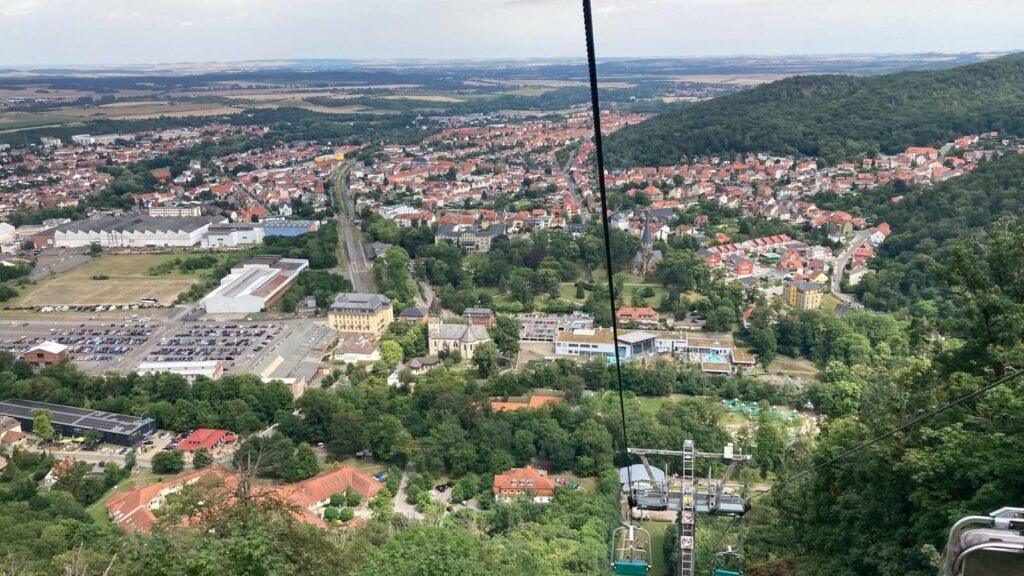 Sessellift mit Blick auf Thale